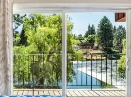 Cozy one-bedroom condo overlooking the Deschutes