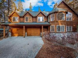 The Lodge on Oaxaco - Epic Man Cave with Billiard Room, hotel i South Lake Tahoe