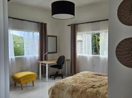 Casa Caliza Bienestar & Descanso, hotel i El Carmen