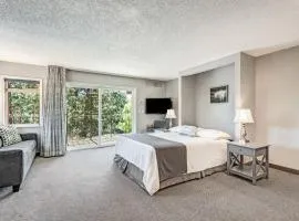 Downtown Corner Studio with 270-degree Riverview