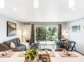 Gorgeous Condo With River View - Pool and Hot Tub