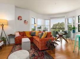 Chic King Bedroom B - Huge Patio - 95 Walk Score!