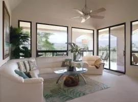 Golf-view condo with golf discounts & lanai