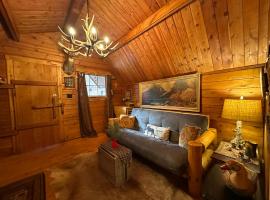 The Dapper Duck Log Cabin: Cosby şehrinde bir otel