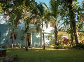 The SeaDog Inn-Oceanfront Villa, hotel in Cabrera