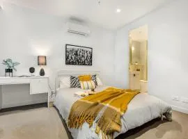 Luxury 2B2B Apartment Sky One Box Hill