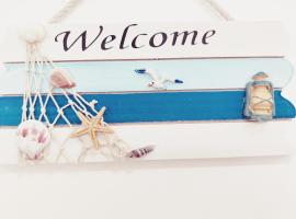 BLUE HOUSE CASA AZUL 3 Blocks from the Sea, khách sạn ở Playas