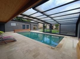 Holiday home in Vayrac with private pool, hotell i Vayrac