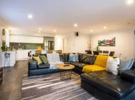 Dakabin Escape - Minutes to Dining and Lakeside Park