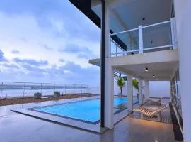 Villa in Hikkaduwa -3BR, Private Pool, Beach