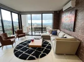 Stylish Stay with Stunning Views - Escalon
