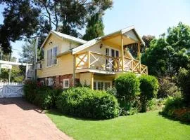 Banksia Cottage in Perth Hills