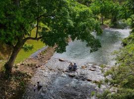 กู๊ดวิวแคมป์ชะอม, Hotel in Ban Bung Mai