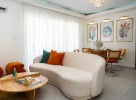 Coastal Dreamscape Chic 2BR Near Airport Pool