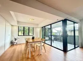 Stylish Kangaroo Point Home | 3BR, 2 Baths