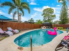 Private Pool 15 Minutes to the Beach & Downtown Saint Petersburg Florida