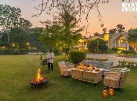 StayVista at The Birdwood Estate with Gym and Pool