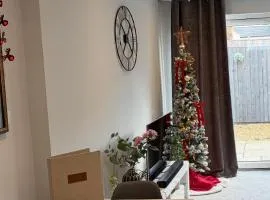 The Nook, Fairview, Cheltenham Town Centre-Parking & Garden