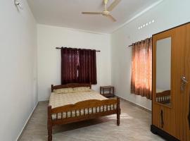 Budget Non AC Room beside Kolencherry MOSC Hospital, h&ocirc;tel capsule &agrave; Kadayirippu