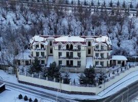 Hilltop Hotel Gusar, hotel di Qusar