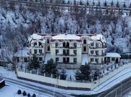 Hilltop Hotel Gusar