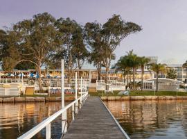 The Beachcomber Hotel & Resort, an Ascend Collection Resort，位于图克雷的酒店