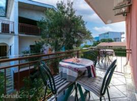 Apartments Filip & Miroslav, מלון בפודאצה