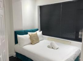Moor Layover Heathrow - Cozy Crew Stay - 10 min to Airport, hotel v destinaci Harmondsworth