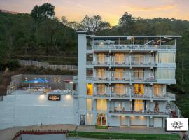 Blackpearl Sparklewoods, hotel met hottubs in Kasauli