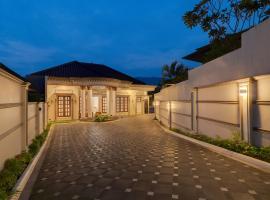 Lulu Luxury New 5br Villa Private Family Gathering at Puncak Bogor, Hotel in Kopo 2