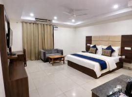 Hotel My Best Stay Patiala !! Parking ! Near Bus Stand ! Banquet ! Near Punjabi University ! Couple Friendly, hotel v destinaci Patiála