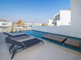 C3-Mykonos 3 bdr Duplex Apartment, Private Pool