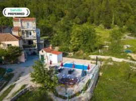 Villa in Tučepi with Pool near Seabeach