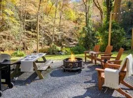 3BR House with BBQ & Fire pit Bryson City