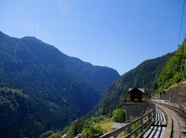 Lieu Secret dans les Alpes Suisses, alojamento para férias em Le Trétien