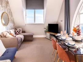 Harrogates Most Central Apartments - Sleeps 12