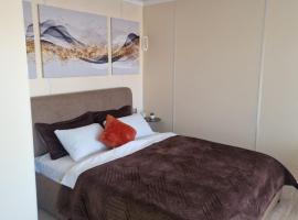 Апартаменты люкс со свежим ремонтом на набережной, hotel i Balchasj