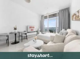 StayShort - Serene Studio in DAMAC Hills near Golf Course - Sleeps 2