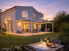 A Homes Greece - Modern Villa with Private Garden Near the Beach, Hotel in Nea Makri