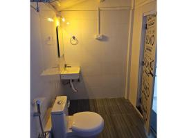 Kitty Royal Inn, hotel u gradu Oti