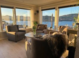 House with oceanview, 4 bedrooms, close to Bergen, hotel a Alversund