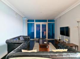 Chic studio with parking and pool, hotel en Duala
