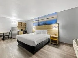 Days Inn & Suites by Wyndham Texas City