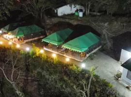 the jungle book - luxury camps by lake & woods, hotel in Bhīm Tāl