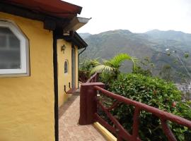 La Casa Amarilla, hotel in Baños