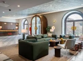 Lemonade Stays Santiago de Compostela