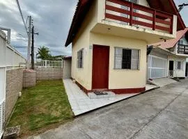Casa na Pinheira 200m da praia