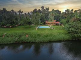 Theeram Riverside Holiday Home, hotel i Māla