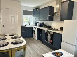 Contractors, Discounts, Free Parking, 4 BR, Sleep7