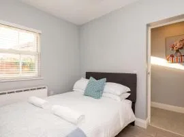 Town Centre - Free Parking - Sleeps 5